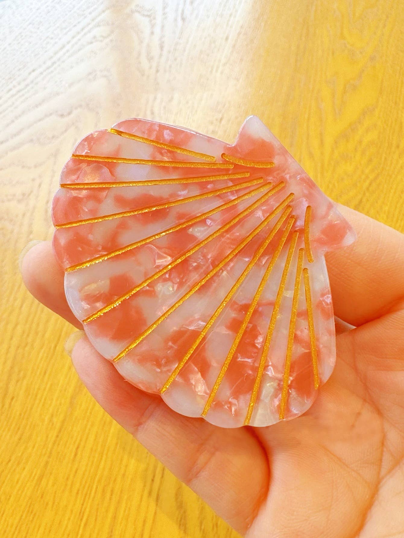 Shell Claw Clip