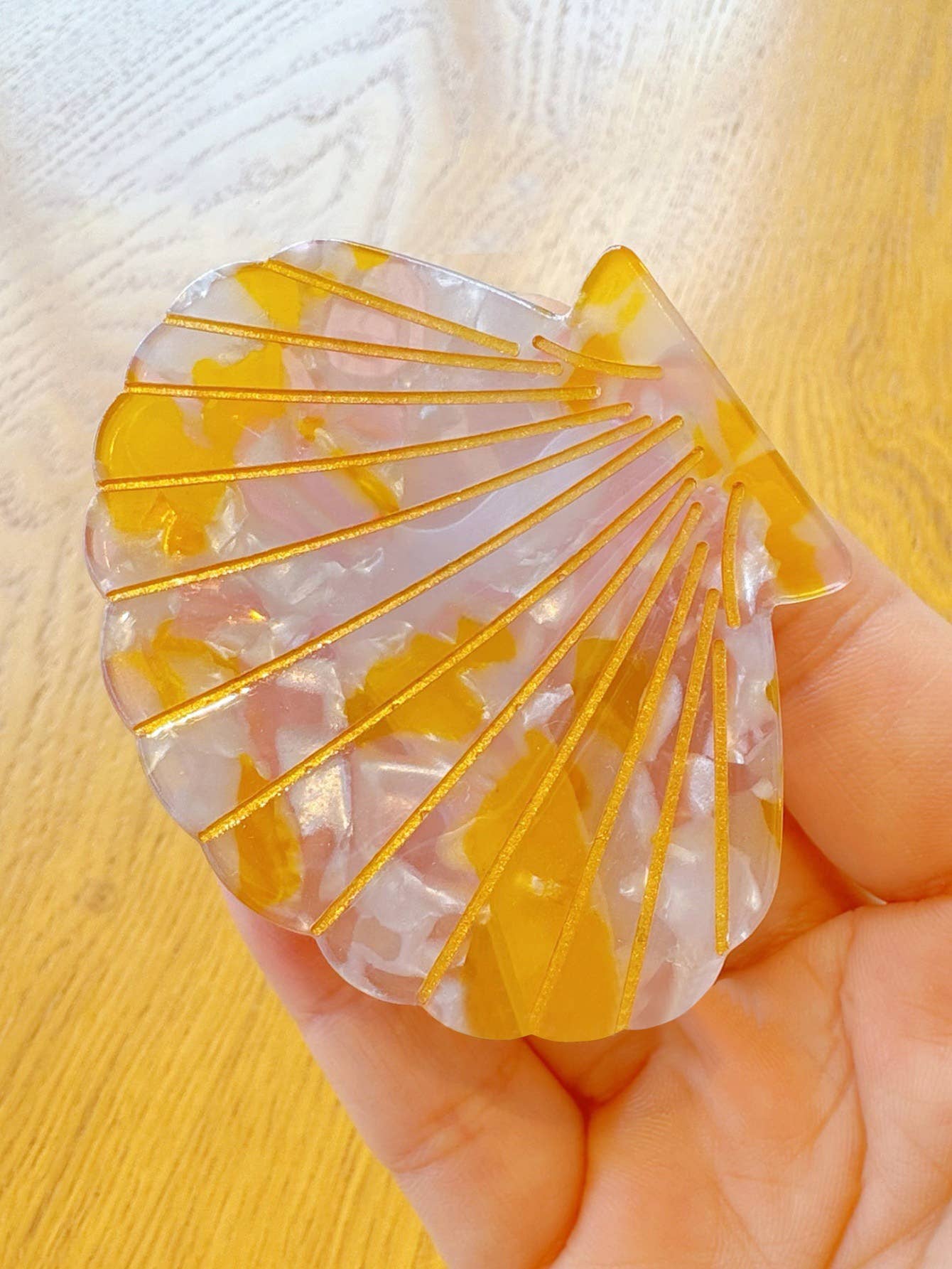 Shell Claw Clip