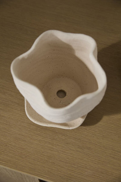 Highland Pot with Saucer