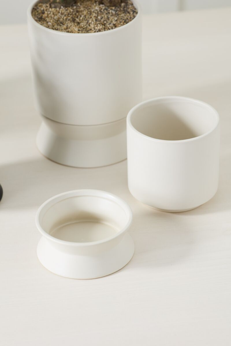 Madison Pot with Saucer