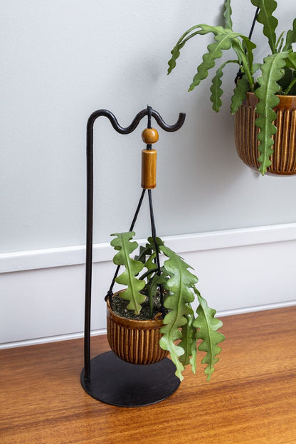 Irwin Hanging Pot