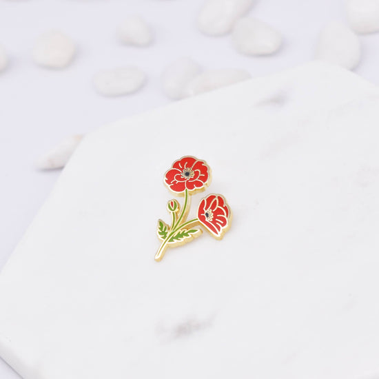 Poppy floral pin - Enamel pin